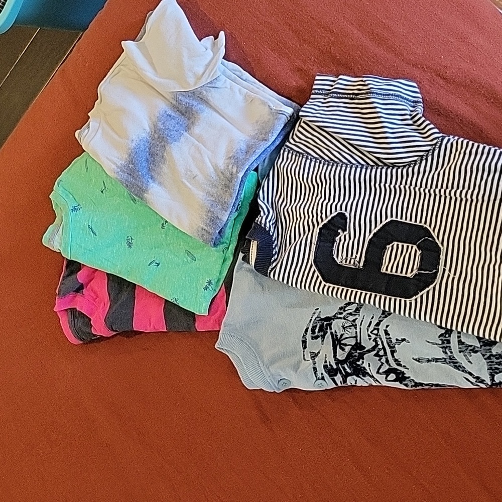 Old Navy lot of 5 t-shirts (size 10-12)